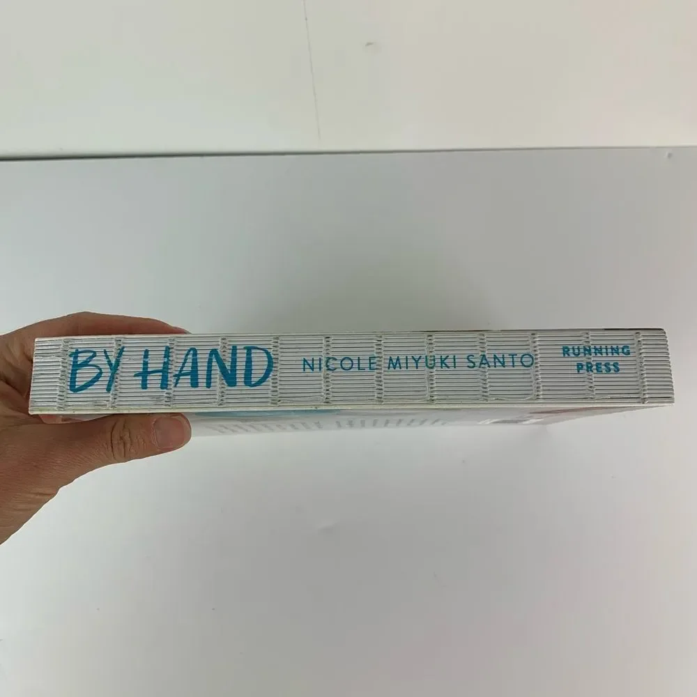 By Hand The art of modern lettering Nicole Miyuki Santo book Let’s make art